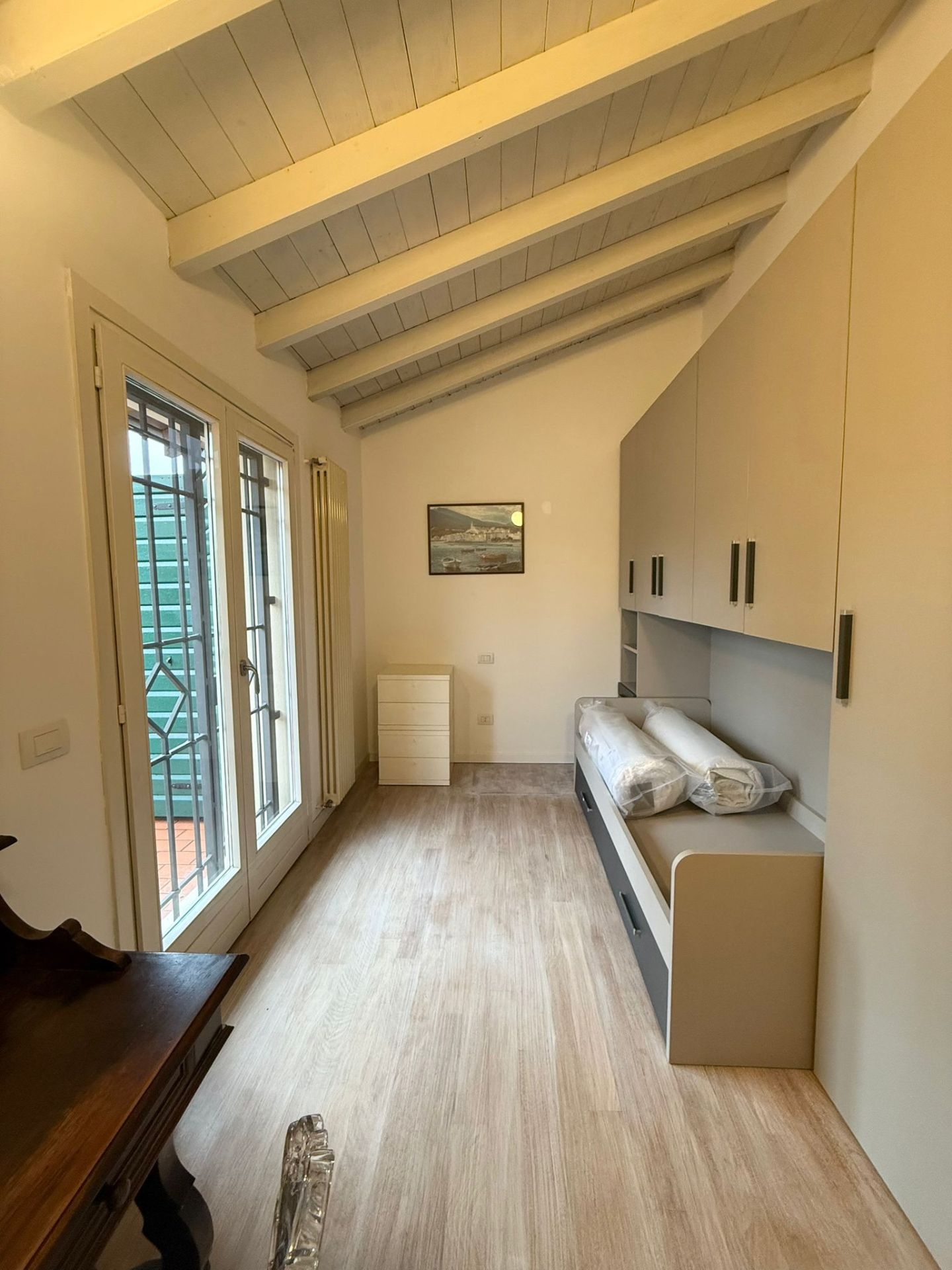 Stanza singola con aria condizionata e scrivania