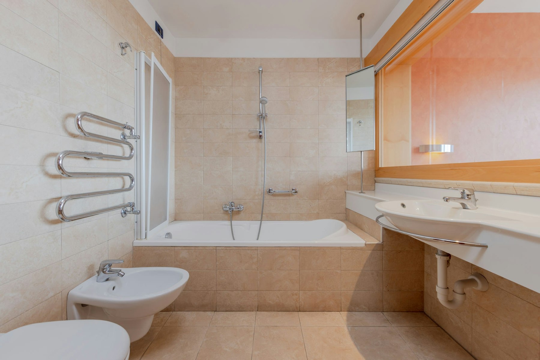 Ampia Singola con Aria Condizionata e Bagno Esclusivo!