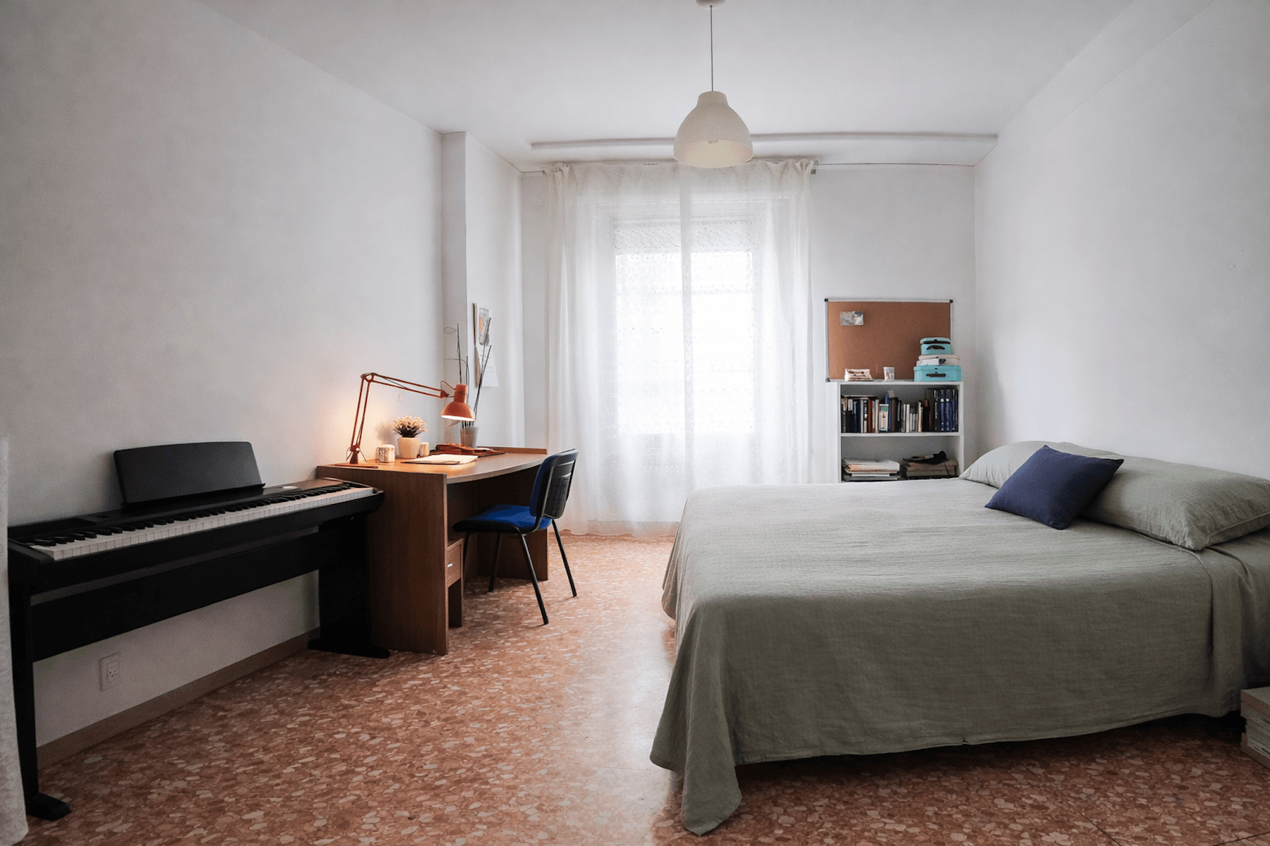 Spaziosa singola in appartamento speciale